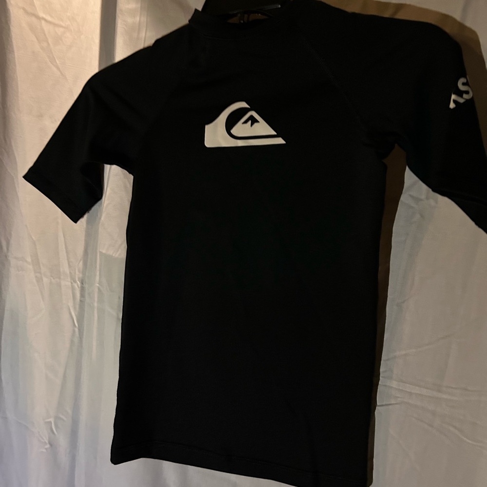 Quicksilver boys rash guard